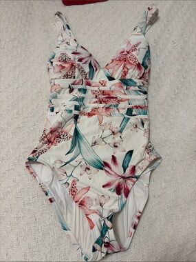 La Blanca Flyaway Orchid floral strappy back surplice one piece swimsuit size 8